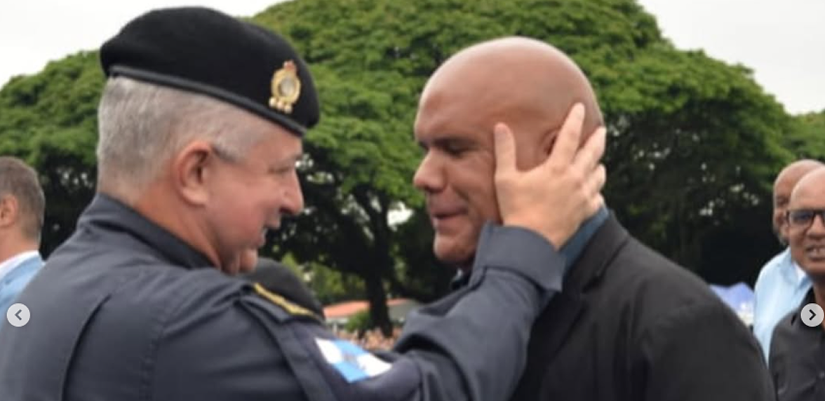 Trajetórias vitoriosas,  marcadas por honra e dedicação.